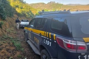 PRF recupera dois veículos furtados durante fiscalizações no ES